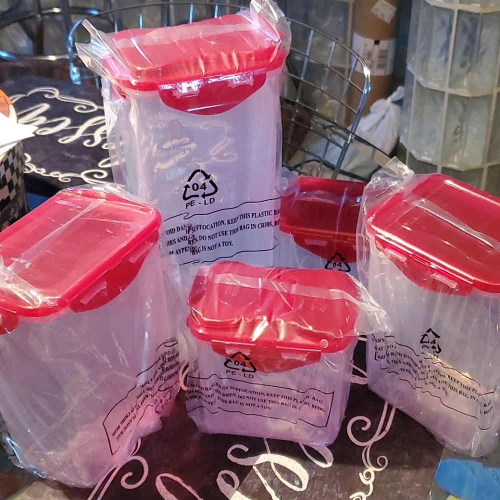 Lock and lock 5 pieces red sealed love love ❤️